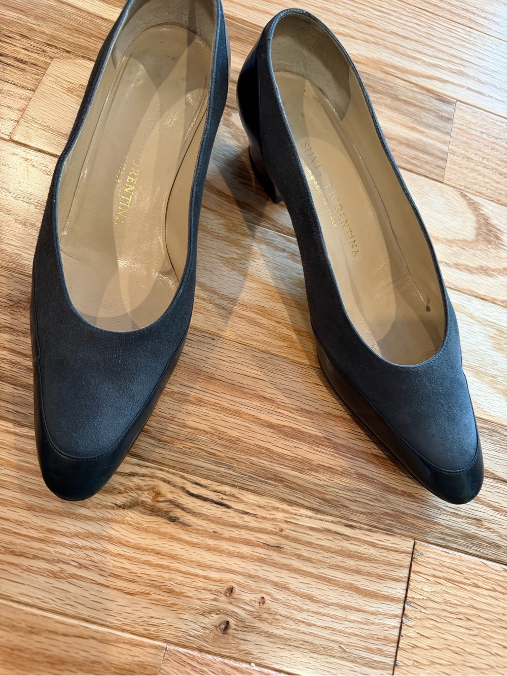 Silvia Fiorentina Gray Suede Low Heel Pumps - Women